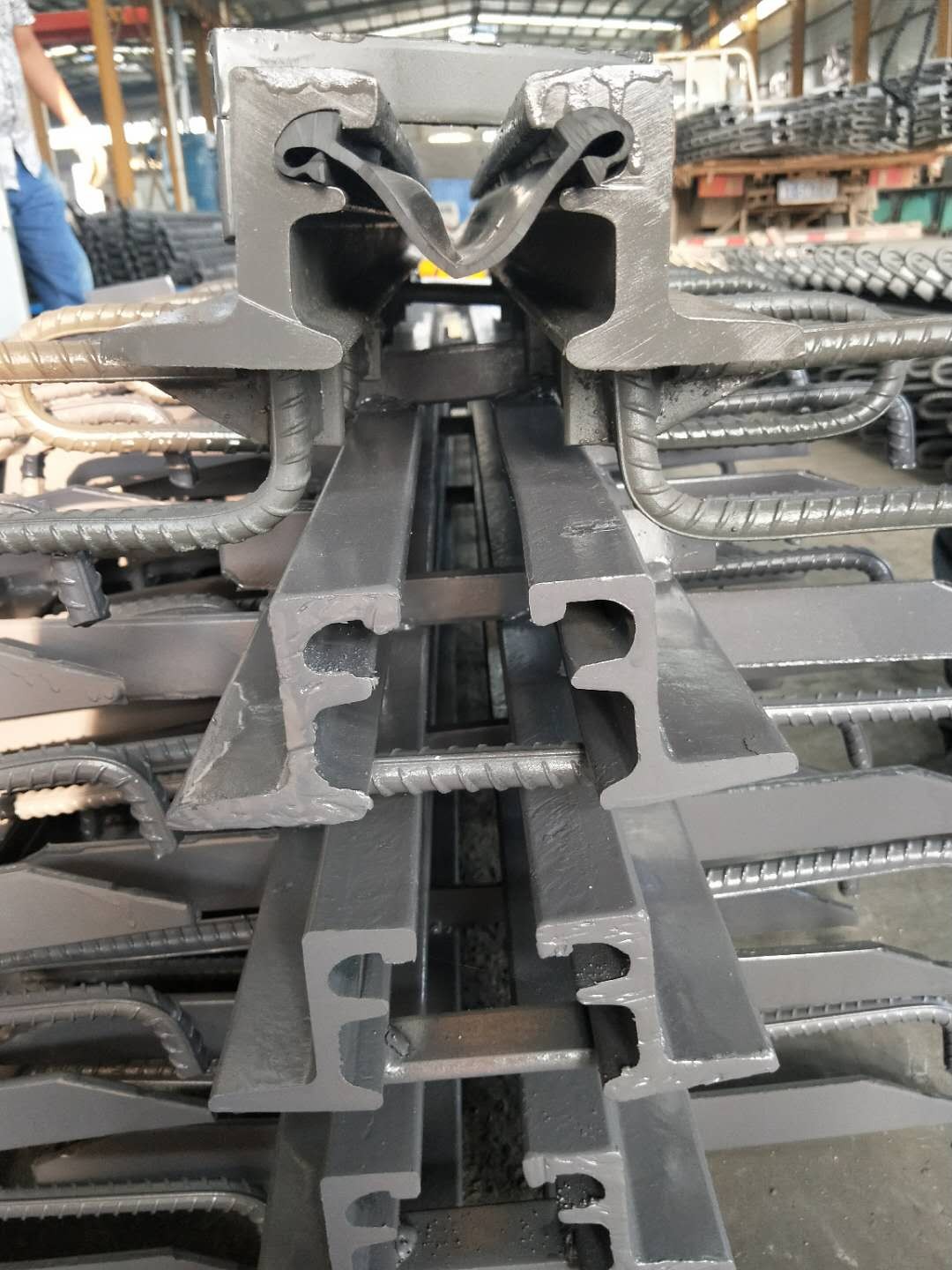 E80伸缩缝